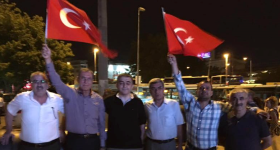 Beşiktaş Meydanı ‪Demokrasi Nöbetimiz‬ ‪Midyat‬ Belediye Başkanı Şehmus Nasıroğlu ve Kardeşi Murat Nasıroğlu bizimle..
